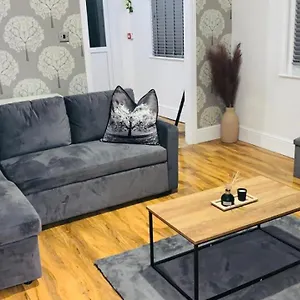 Apartment The Elegant Garden, Blackpool